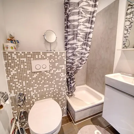 - Haus L, App 0l0112 *